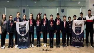 SANKO Okulları öğrencilerinin yüzme başarısı