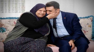 Şehit ailesinin acısını paylaştı