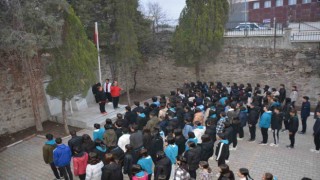Selendide şehitlere saygı duruşuna Kaymakam Okumuş da katıldı