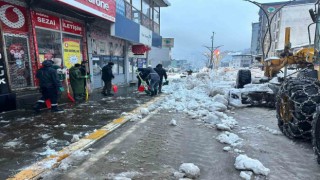 Şemdinli Belediyesinden kar mesaisi