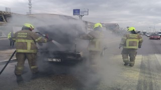 Seyir halindeki otomobil küle döndü