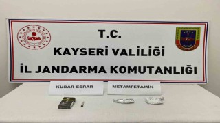 Sigara kağıdına sarılı uyuşturucu yakalandı