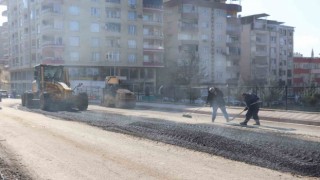 Siirt Belediyesi, yollarda yenileme çalışmalarına hız verdi