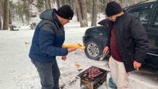 Simav Gölcük Yaylasında karda mangal keyfi