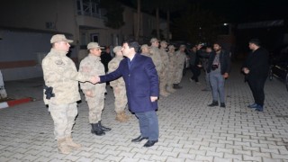 Sınır hattında görevli güvenlik güçleri unutulmadı