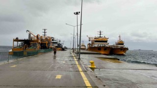 Sinopta balıkçı gemileri limana sığındı