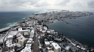 Sinopta kar yağışı nedeniyle sürücüler zor anlar yaşadı