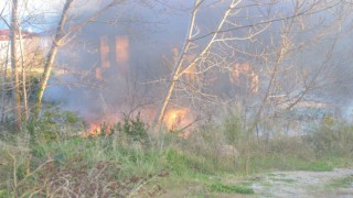 Sinopta korkutan yangın: Lastik deposu alev aldı