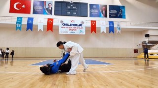 Sinopta öğrencilere judo ve güreş kursu