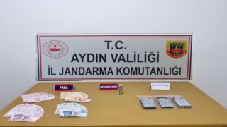 Sökede durdurulan araçta uyuşturucu ve para ele geçirildi