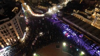 Taksim Meydanında vatandaşlar yeni yılı kutladı