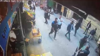 Taksimde turistin yaşadığı dehşet kamerada: Otel yalanıyla kandırıp barda gasbedip darp ettiler