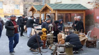 Talasta yılın ilk antika pazarı