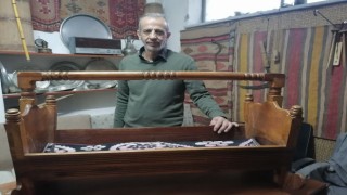 Tarihin yok olmaması için manevi değeri yüksek ev aletlerini koruyor