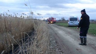 Tavşanlıda sazlık alanda çıkan yangın büyümeden söndürüldü