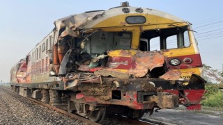 Taylandda yolcu treni hemzemin geçitteki vince çarptı: 1 ölü, 5 yaralı