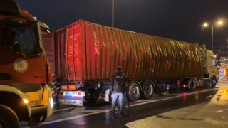 TEMde tır dorsesinde patlama: 1 itfaiye eri yaralandı