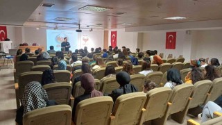 Terör polisi üniversite öğrencilerini teröre karşı uyardı