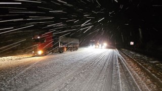 Tokatta yoğun kar yağışı sürücülere zor anlar yaşattı
