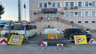 Trafik levhası hırsızları jandarmaya takıldı