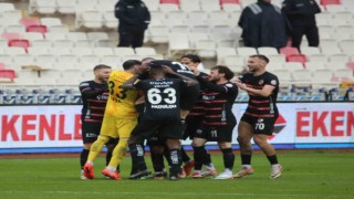 Trednyol Süper Lig: Sivasspor: 2 - Gaziantep FK: 2 (İlk yarı)
