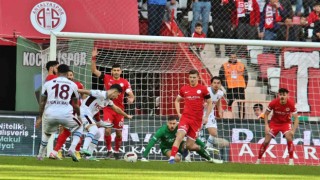 Trendyol Süper Lig: Antalyaspor: 0 - Trabzonspor: 1 (İlk yarı)