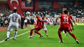 Trendyol Süper Lig: Antalyaspor: 2 - Sivasspor:1 (İlk yarı)