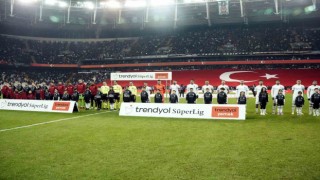 Trendyol Süper Lig: Beşiktaş: 0 - Fatih Karagümrük: 0 (Maç devam ediyor)