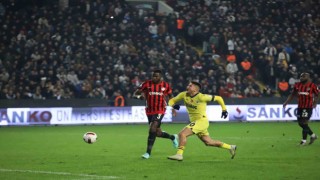 Trendyol Süper Lig: Gaziantep FK: 0 - Fenerbahçe: 0 (İlk yarı)
