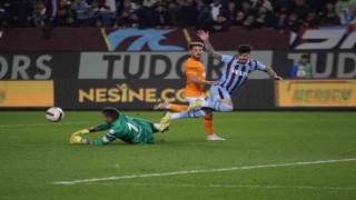 Trendyol Süper Lig: Trabzonspor: 0 - Galatasaray: 1 (İlk yarı)