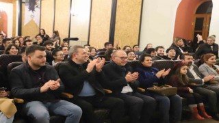 Turgutlu Belediyesi Atatürk Kültür Merkezi üniversite tiyatro grubu doğaçlama güldürdü