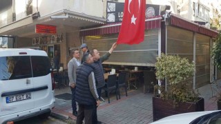 Türk bayrağını bıçakla kesen şahıs, önce güvenlik kameralarına sonra polise yakalandı