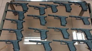 Türk vatandaşının aracında sınırda 18 tabanca ele geçirildi