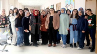 Türkiyede çok fazla eşi bulunmayan bu sınıfta minik öğrencilere masal anlatılıyor