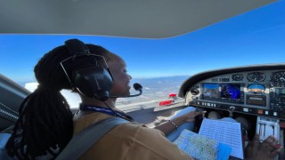 Türkiyede eğitim gördü, Ruandanın en genç kadın pilotu oldu