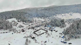 Türkiyenin dört bir yanından binlerce kişi 3. Kastamonu Araç Yayla Kış Festivalinde buluştu