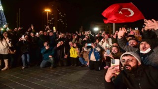 Türkiyenin ilk uzay yolculuğunu vatandaşlar heyecanla takip etti