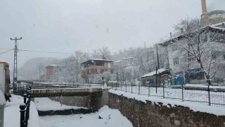 Uzundere beyaza büründü