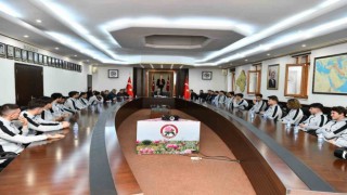 Vali Baruş: Isparta 32 Sporun başarısı Ispartanın başarısı demek 
