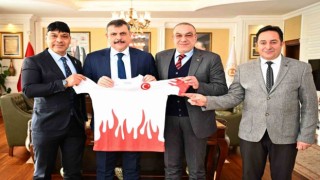 Vali Çiftçi sporcuları kabul etti
