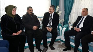 Vali Yılmaz, Şehit Polisin Ailesini Ziyaret Etti