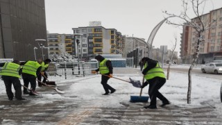 Van Büyükşehir Belediyesinden karla mücadele çalışması