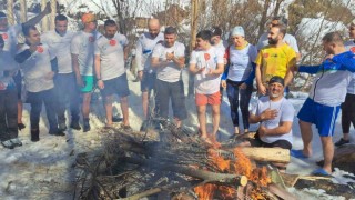 Van Gölü Aktivistleri eksi 6 derecede suya girdi