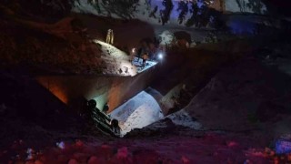 Van-Hakkari karayolunda üç araç şarampole düştü: 5 yaralı