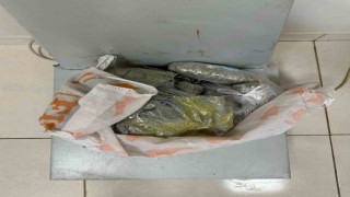 Vanda 2 kilo 701 gram esrar ele geçirildi