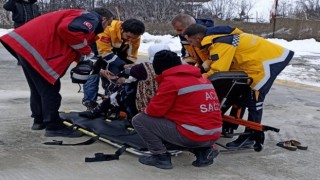 Vanda göğüs ağrısı olan yaşlı hasta için helikopter havalandı