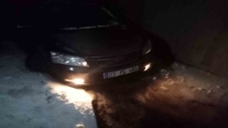Vanda iki araç kanala uçtu: 9 yaralı