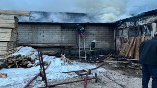 Vanda marangozlar sitesinde iş yeri yangını