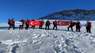 Vanda Sarıkamış şehitleri Erek Dağının zirvesinde anıldı