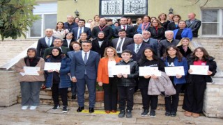 Veremi en iyi çizen ve yazıya döken öğrenciler ödüllerini aldı